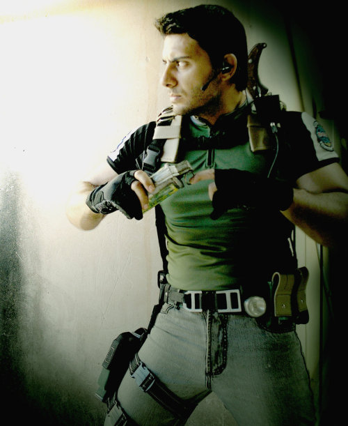 unaf:  lyingisthemostfunaboycanhave:  residentevil-fanart:  Chris Redfield by ~MaicouManiezzo   Get in my fucking bed now 