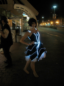 doctor-lucky:  jaavascript:  TRON prom dress  Dang, this is cool. 