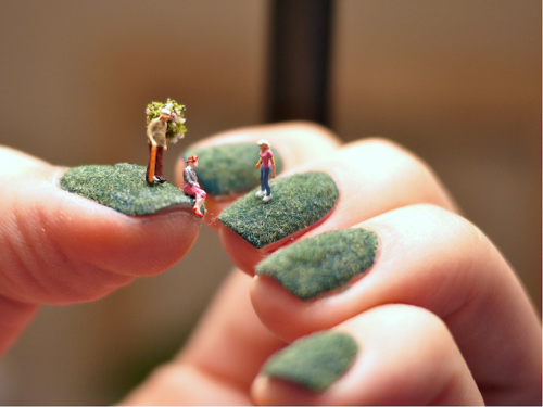 artruby:  Amazing nail art by Alice Bartlett.