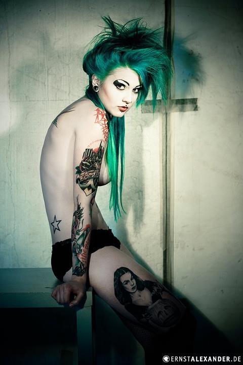 chaosinmotion:  Victoria van Violence 
