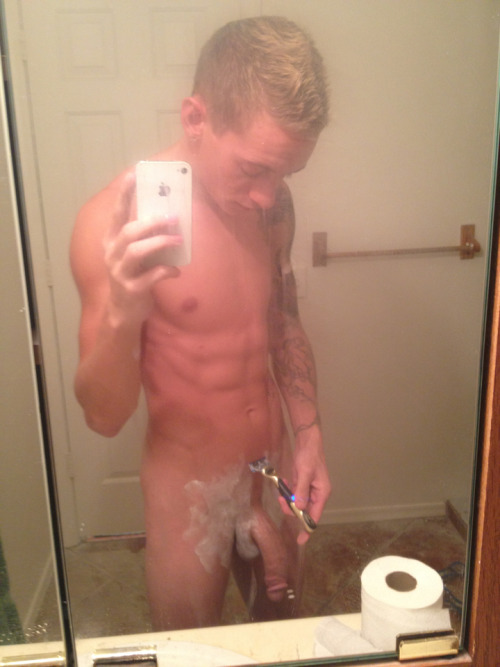 XXX amonsterinmybed:  I really don’t shave photo