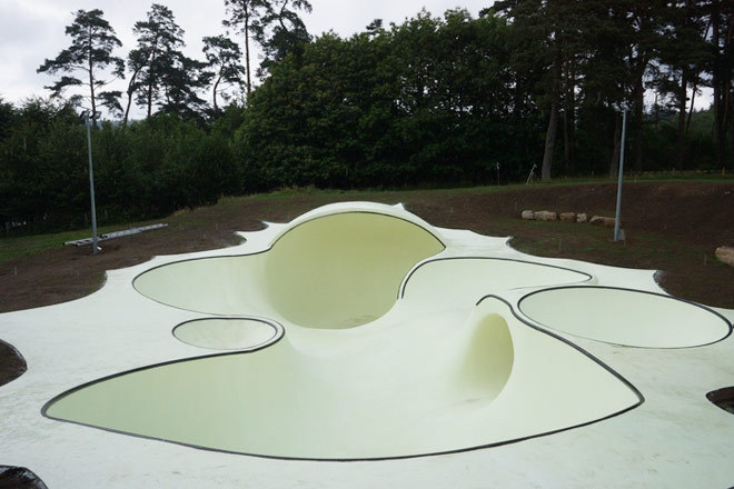 aycewong:Glow in the dark skate park by artist Koo Jeong-A. He created the world’s