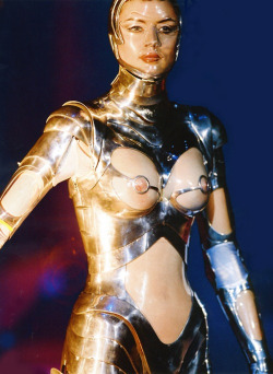 90srunway:  Thierry Mugler F/W 1995 