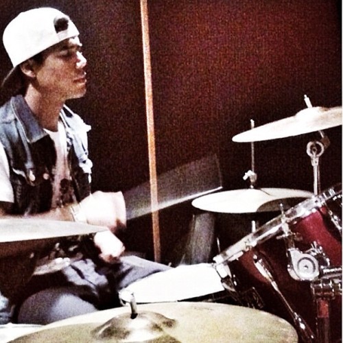 borgeswiak:  @micaelborges:Gravando um bit !!!