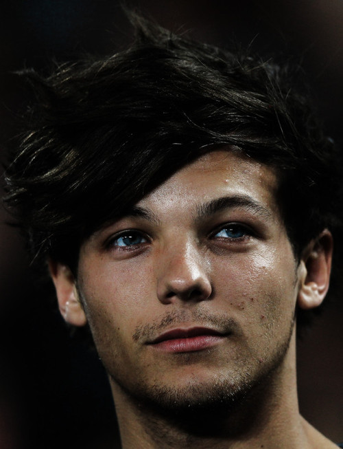 wecouldbemarried:  luckotheniallish:  thatswhat-crazy-is:  If Louis looked like this