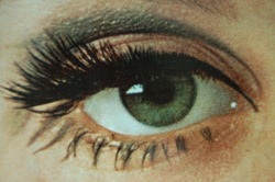 progrockforever:  Twiggy eye closeup from