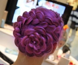 nerdjunkies:  Pretty PURPLE hair 