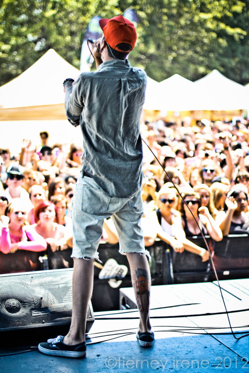 barricademusicpress:  T. Mills Print Giveaway! To Enter:-Reblog-Follow Us Simple as that :)  We’ll be choosing one winner for each print on August 10th ! 