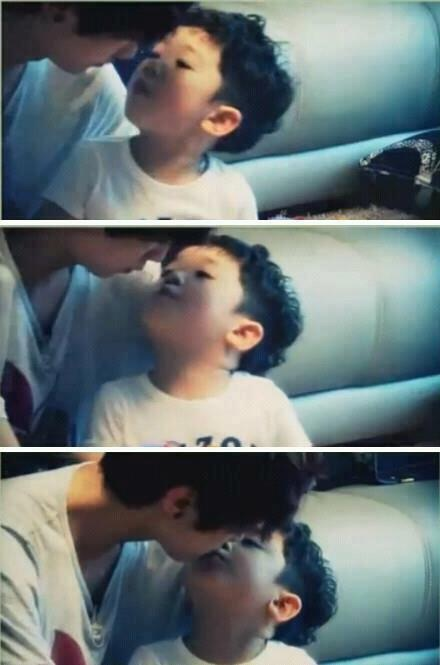 luvkpop:  Jinyoung Appa kiss 