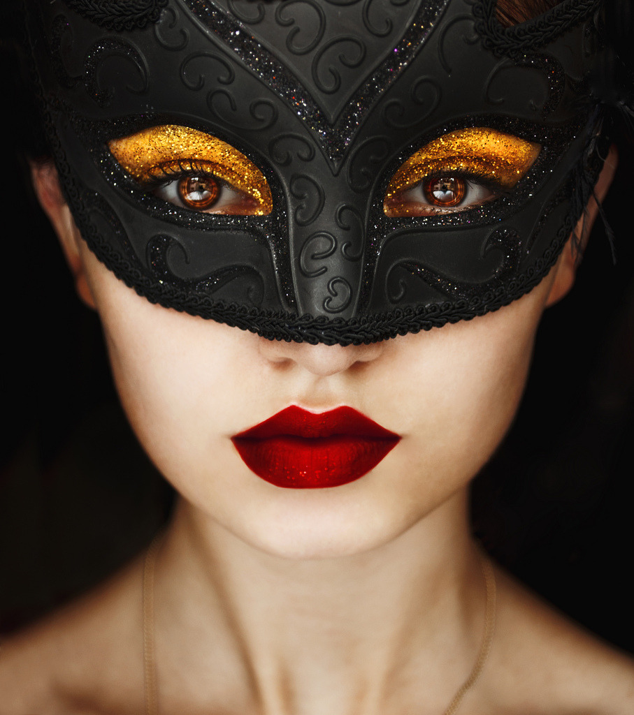  Masquerade (by Belina Starscream) 