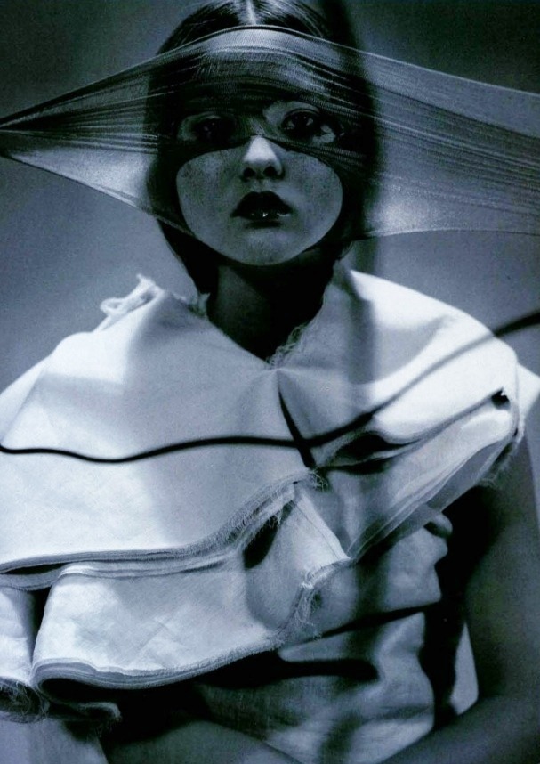 bandtshirt:  jolie poupeé, devon aoki by vincent peters for jalouse n° 11 1998