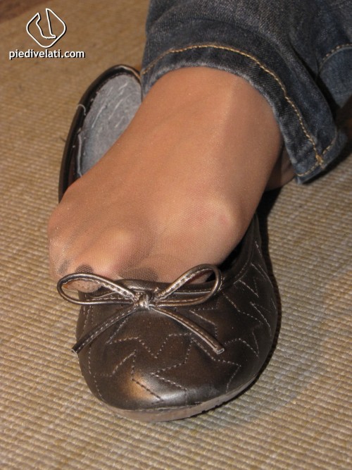 footmodeldeluxe:  Leak here