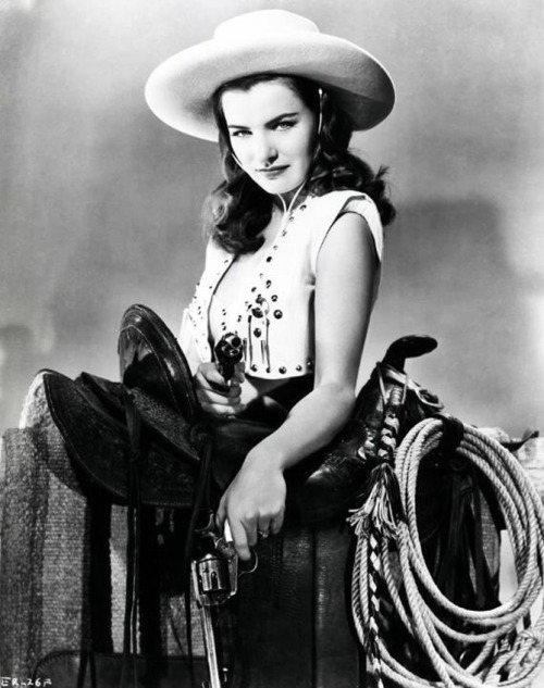 Porn photo Ella Raines