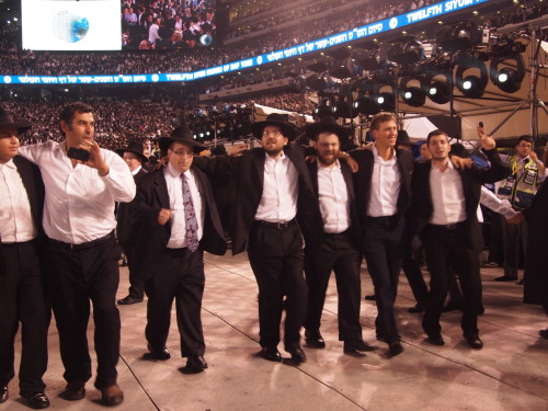 Scenes from Siyum Hashas, the mega-event at MetLife stadium yesterday that drew 90,000 Jewish attend