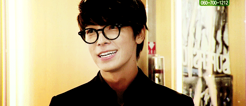 alwayssuperjunior:  Reasons to love Lee Donghae: His laugh. &lt;3 