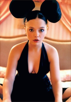 Bohemea:  Christina Ricci - Rolling Stone By Peggy Sirota, December 9Th 1999