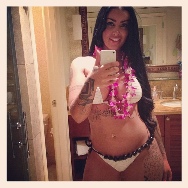 allthickwomen:  @candyzuda and that body!