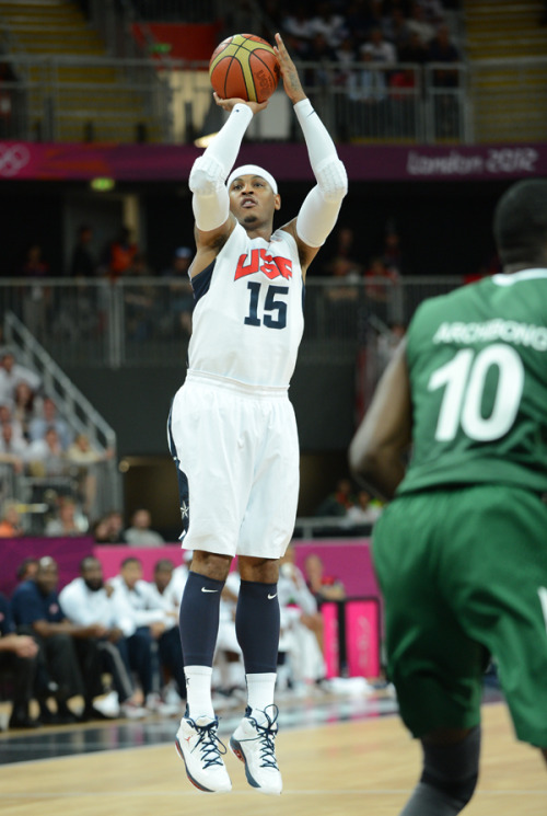 Carmelo Anthony tallied a U.S. Olympic single-game records of 37 points, and 10 3-pointers made and 12 3-pointers attempted.  HISTORIA!!!