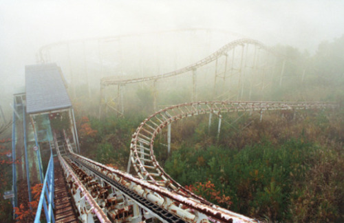 creepyabandonedplaces:  Okpo LandOkpo City, South Korea    The park was shut down in 1999 due to many mysterious fatal accidents in the park. The last fatal accident that occurred before the park was shut down was when a young girl tragically fell