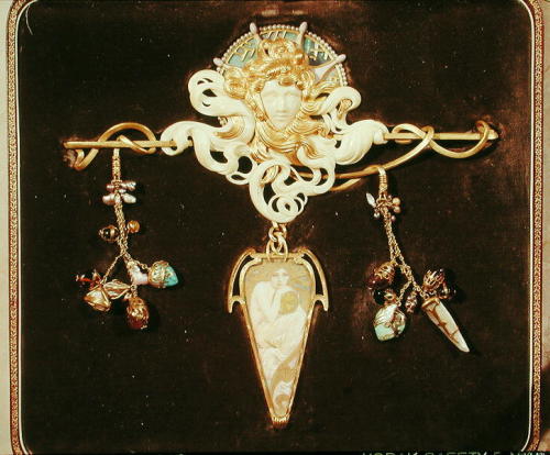 noiseman: Pectoral jewel made for Sarah Bernhardt design by Alphonse Mucha and made by Geo