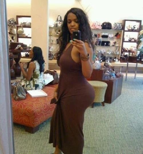 legendsoftna:  LEGENDSOFTNA©:  That’s all she needs is shoes#TeamSexyLegends™