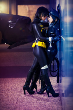 cosplayblog:  Batgirl and Catwoman from DC