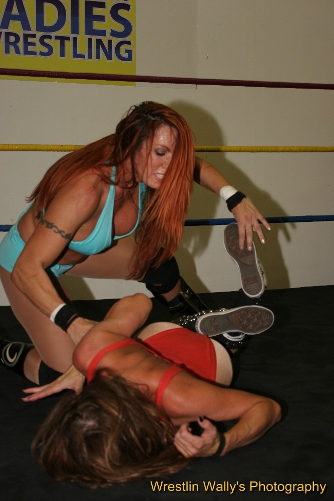 April Hunter vs. Hollywood magnificentladieswrestling.com