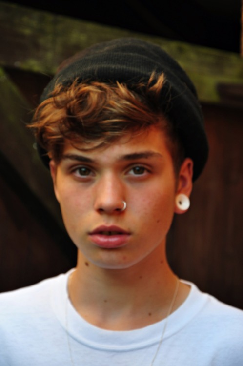 safertohatehimthanlovehim:  :) 
