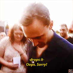 girlloki-forever:Tom Hiddleston signing autographs in Cologne, Germany on 8/2/12. (x)His FACE in the