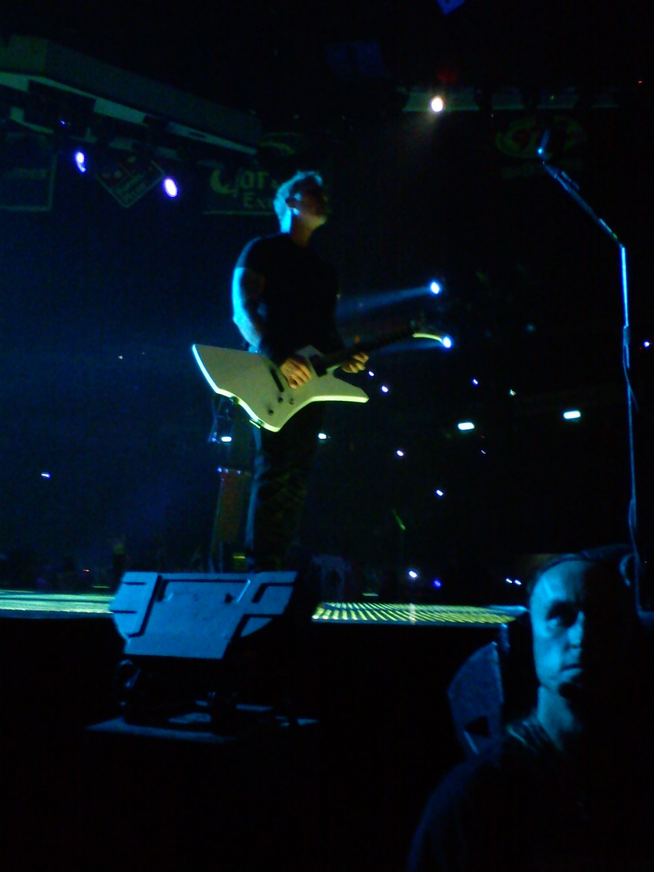 hetfield-belladonna:  August 1st. @Palacio de los deportes, México I took this photo