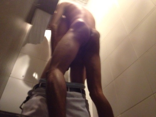 dolphin076: jgvansg:  19 yo top fucking school teenboy in public toilet  U so luck to find school te