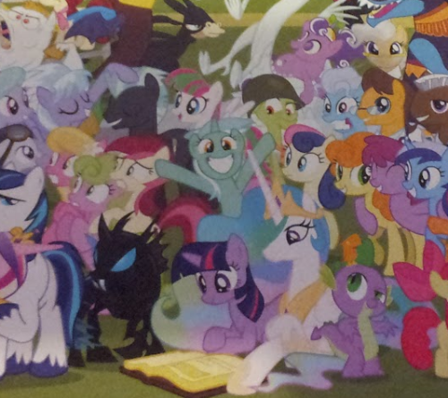 sturmpony:  asklyra:  Photobomb like a baws.  Best horse, hands down. 