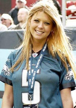 cute-girls-wearing-jerseys:  Tara Reid is