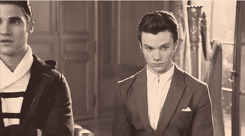 lettersfromtitan:blaineywainey:if you look closely you can see the exact moment kurt realizes he is 