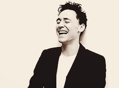 loganwades-blog:  Smiles: Tom Hiddleston 