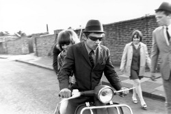 qmannola: Mods on scooter, 1976