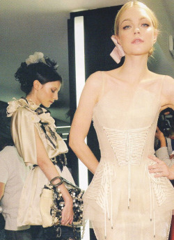 voguelovesme:  Jessica Stam &amp; Anna Kuchkina backstage at Dolce and Gabbana