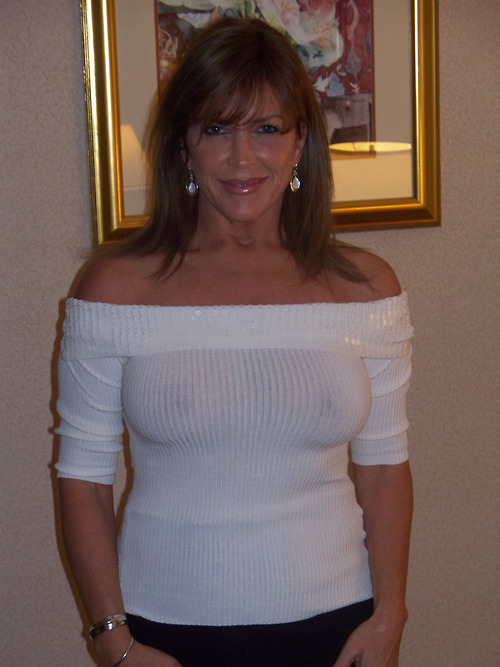someoneelseswife:  A MILF is: daring…confident enough to show herself off http://someoneelseswife.tumblr.com