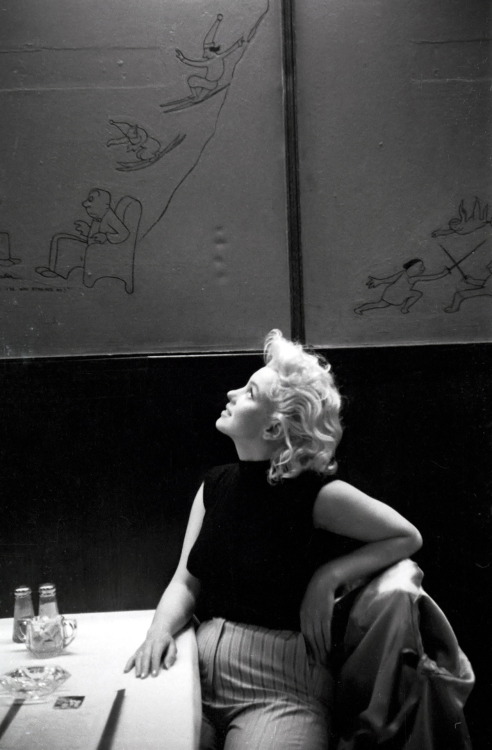 thebeautyofmarilyn: Marilyn photographed by Ed Feingersh, 1955
