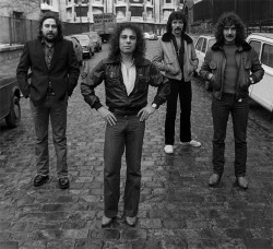 rottedhorsedick:  Ronnie James Dio con Black