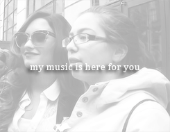 kissyourtears:  Demi Lovato + Fans 