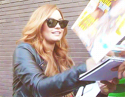 kissyourtears:  Demi Lovato + Fans 