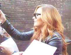 kissyourtears:  Demi Lovato + Fans 