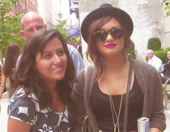 kissyourtears:  Demi Lovato + Fans 