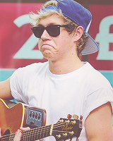 hhoran:  little niall things↳ sunglasses 