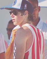 hhoran:  little niall things↳ sunglasses 