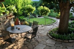 indypendent-thinking:  Flagstone path (via Backyard Landscaping Design Ideas | Home Interior Design)