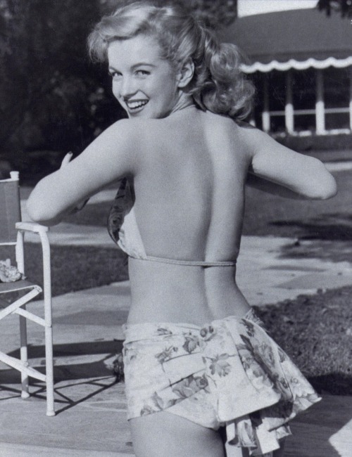 spiritsdancinginthenight-deacti:  I would ask alot of people who had seen her in person… because I had read alot & seen alot of documentaries and movies. And I would say, what did you see when you saw Marilyn in person? And they all said the same