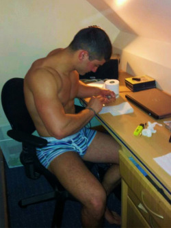 leojini:  Whatever he’s doing with the paper, I’ll help him… 