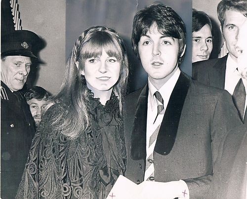oldiesconnection:Paul McCartney and Jane Asher, 1963Sorry to sound like a dick but this looks more 1